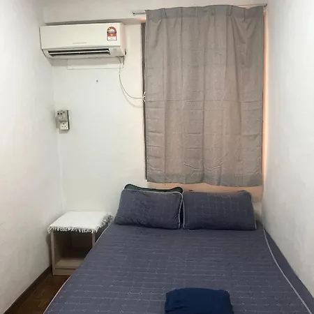 Bayu Emas Homestay Batu Ferringhi Exterior photo