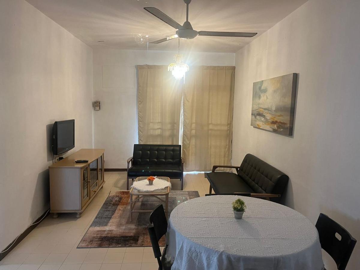 Bayu Emas Apartment *